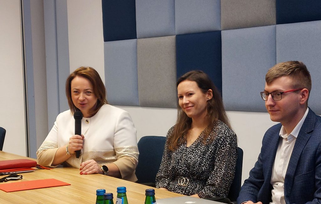 Przemawiająca Monika Pintal-Ślimak, prezes Krajowej Rady Diagnostów Laboratoryjnych